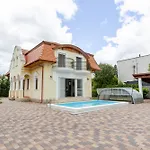 Golden Bridge Deluxe - 4br, Terrace, Bar, Privat Pool, Grill * Balatonfüred