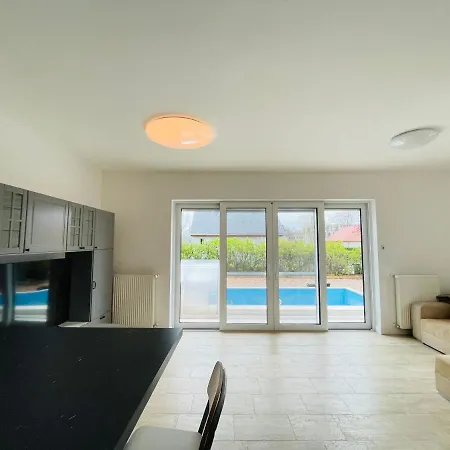 Golden Bridge Deluxe - 4br, Terrace, Bar, Privat Pool, Grill, Pet Friendly Villa Balatonfured