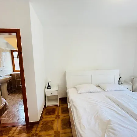 Villa Golden Bridge Deluxe - 4br, Terrace, Bar, Privat Pool, Grill, Pet Friendly Balatonfured