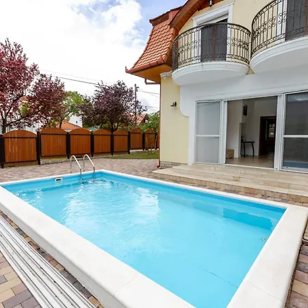 Golden Bridge Deluxe - 4br, Terrace, Bar, Privat Pool, Grill, Pet Friendly * Balatonfüred