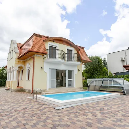 Golden Bridge Deluxe - 4br, Terrace, Bar, Privat Pool, Grill, Pet Friendly Villa Balatonfüred
