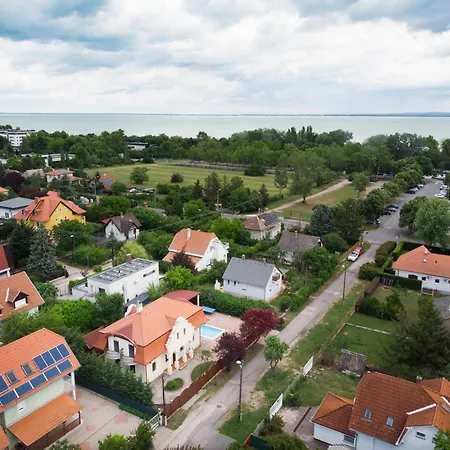 Golden Bridge Deluxe - 4br, Terrace, Bar, Privat Pool, Grill, Pet Friendly Villa Balatonfüred